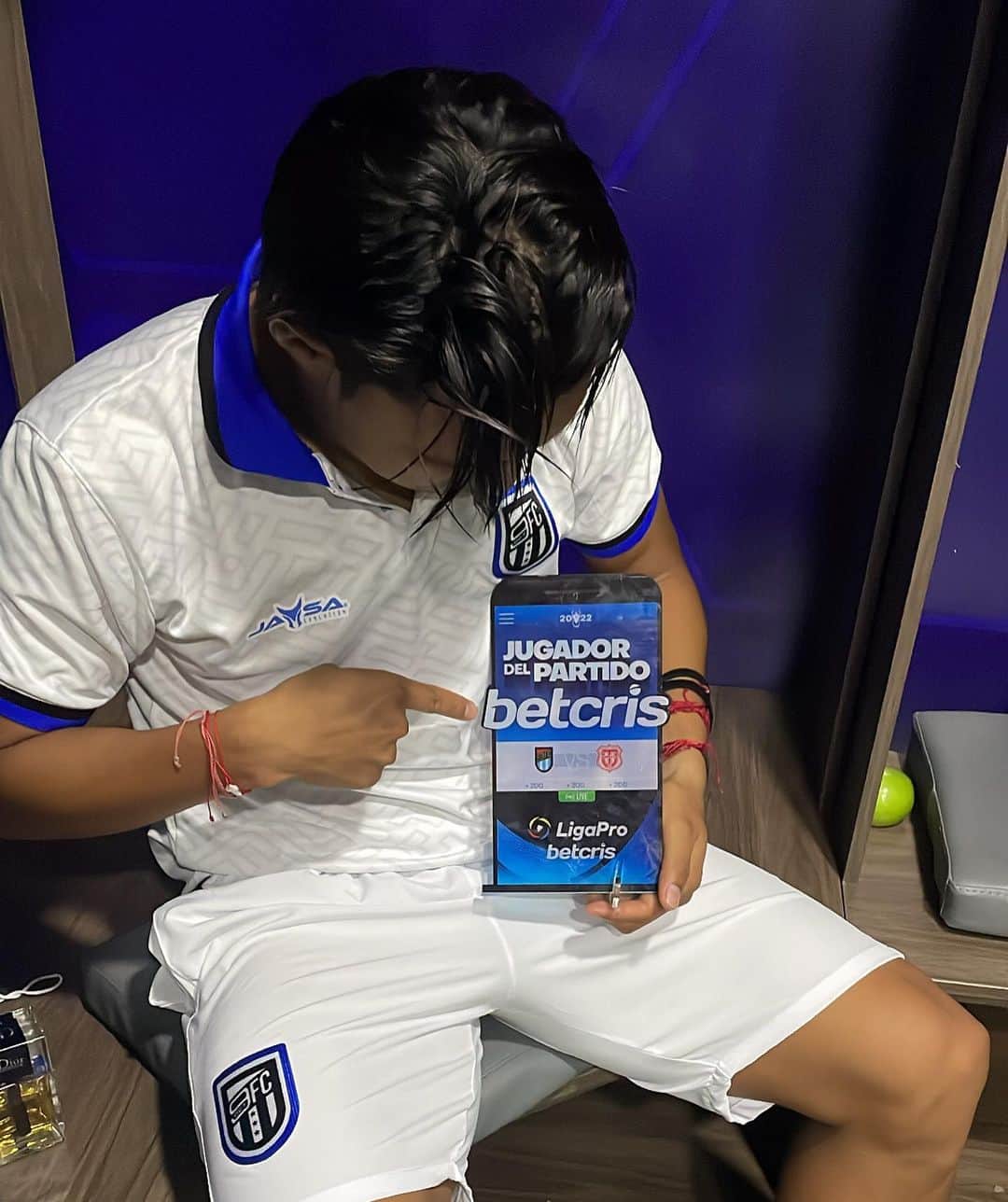 ジェフェルソン・モンテーロのインスタグラム：「Buen triunfo @9deoctubrefc  vamos por más equipo. #JM20」