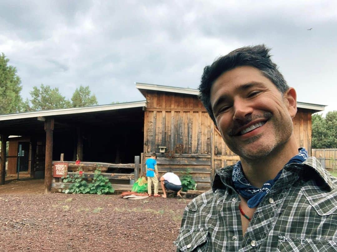 マット・ダラスさんのインスタグラム写真 - (マット・ダラスInstagram)「Look at those cuties back there 🧚🏻‍♀️⚔️👨🏻‍🌾」7月10日 12時35分 - mattdallas