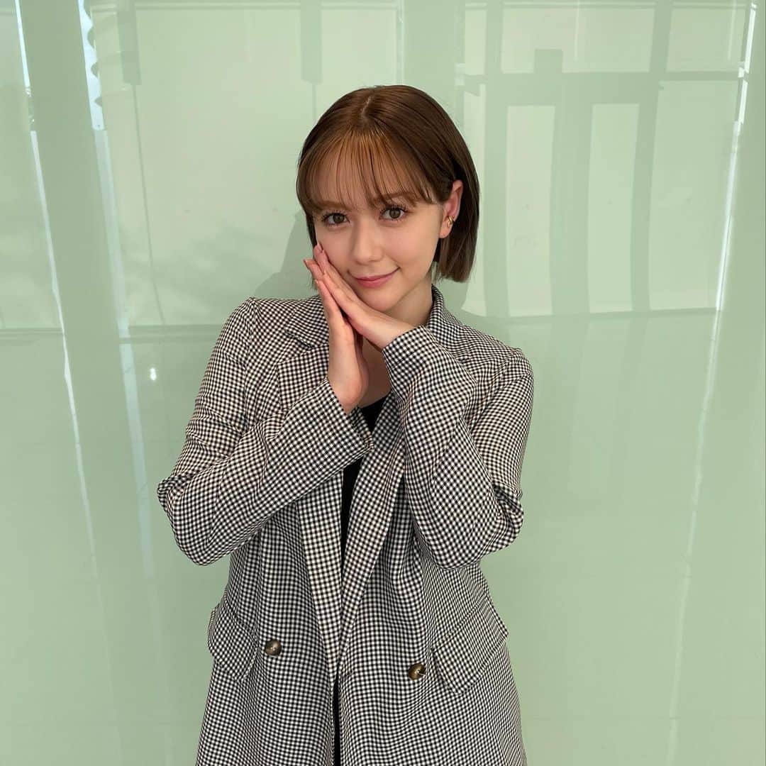 村重杏奈さんのインスタグラム写真 - (村重杏奈Instagram)「ワイドナショー ありがとうございました☺︎ おい！若者！！！😤と言われるジャンルかもしれないけど私達にだって自分の意見はしっかりあります！ 大人のお話もしっかり聞きながら 成長していきたいです🫡  今日も一日がんばろっ🤍」7月10日 12時56分 - hktanna4848