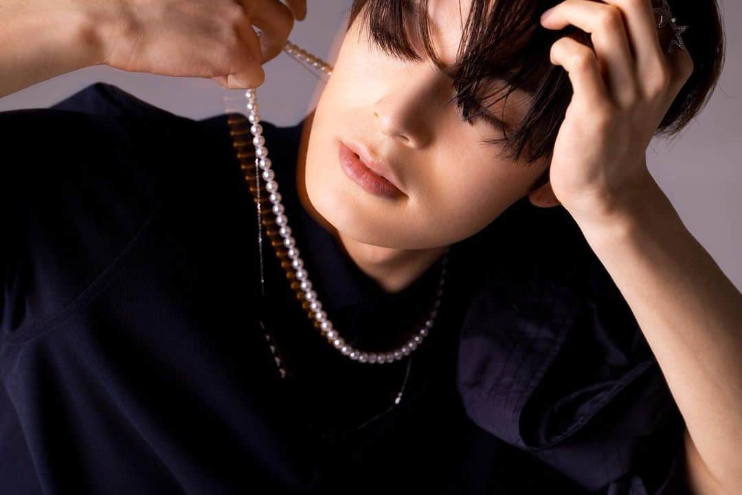 のインスタグラム：「. 『AERA STYLE MAGAZINE』 今回は【TASAKI】  #aerastylemagazine #tasaki #タサキ #塩野瑛久」
