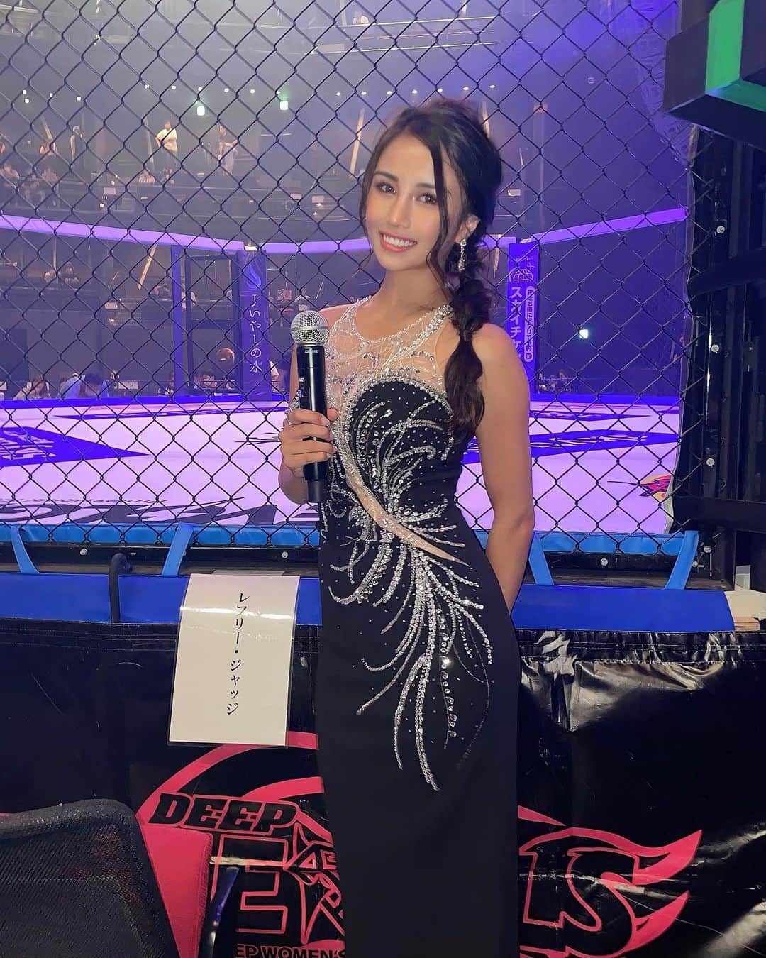のインスタグラム：「THE1TVでDEEPリポーターします🥊🔥  衣装は @dazzy_official です✨  #MMA #格闘技」
