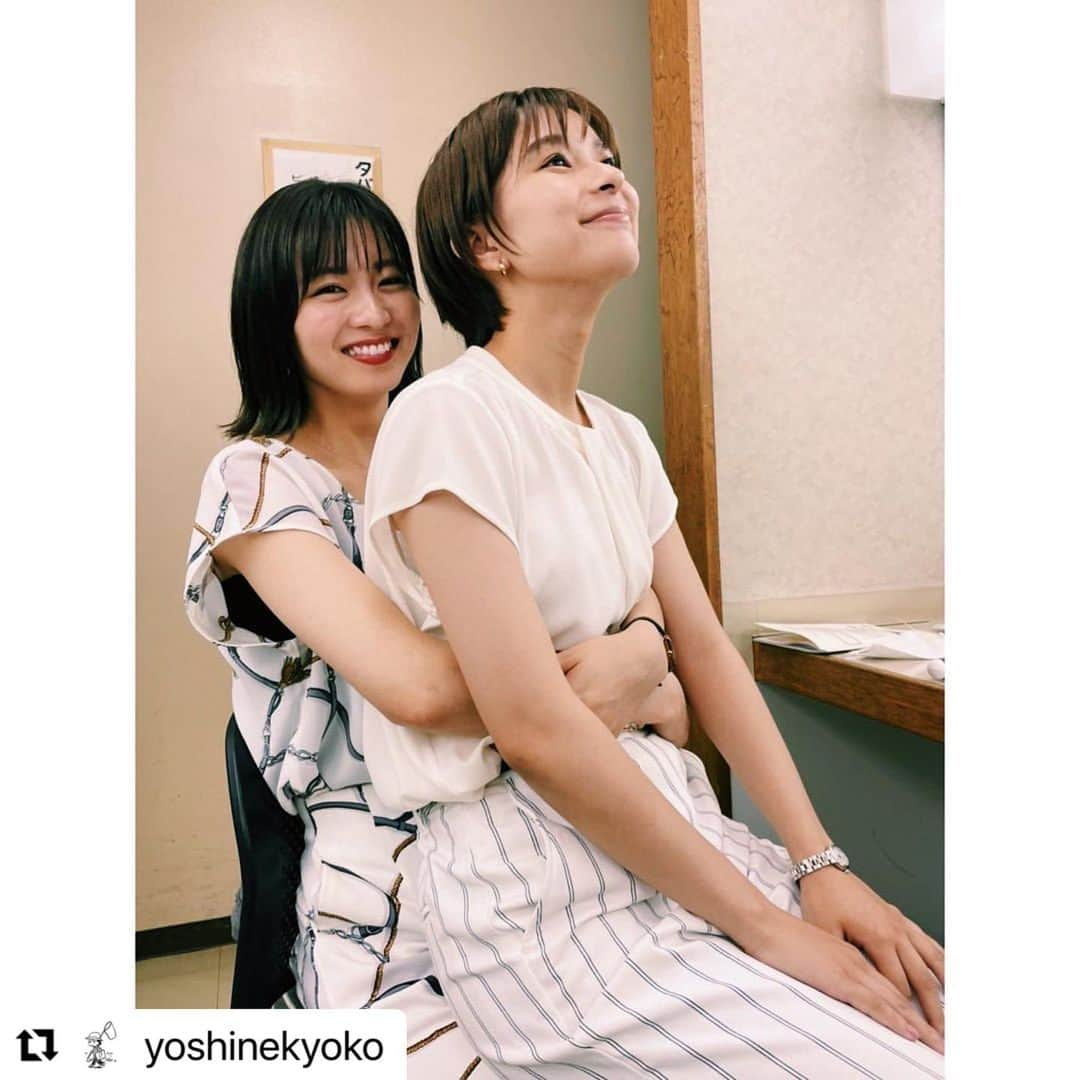 岡崎紗絵さんのインスタグラム写真 - (岡崎紗絵Instagram)「#Repost @yoshinekyoko with @use.repost  私は椅子になったらしい。笑  #芳根京子 #オールドルーキー」7月10日 16時06分 - sae_okazaki