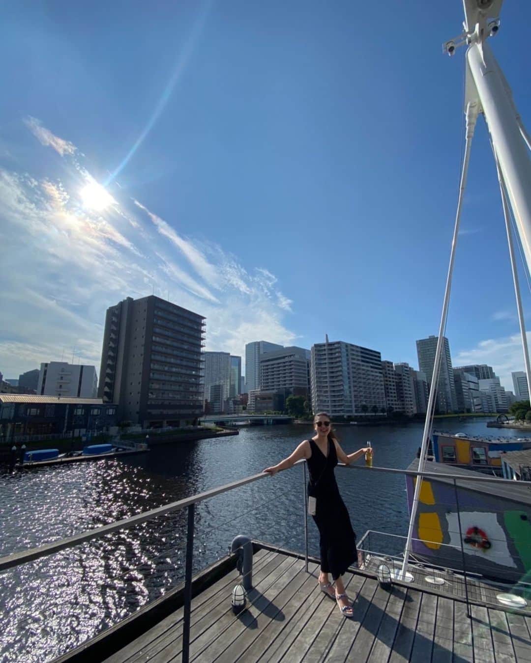 奥家沙枝子のインスタグラム：「夏限定のビアガーデン🍺♥️ TENNOZ BEER GARDEN the voyage  船の上でキンキンに冷えたおいしいビールはいかが？🤭  #summer #sunny #weekend #river #goodday #chill #vacay #nap #tokyo #newspot #sunday #newopen #beer #summergirl #夏 #東京 #ビアガーデン」