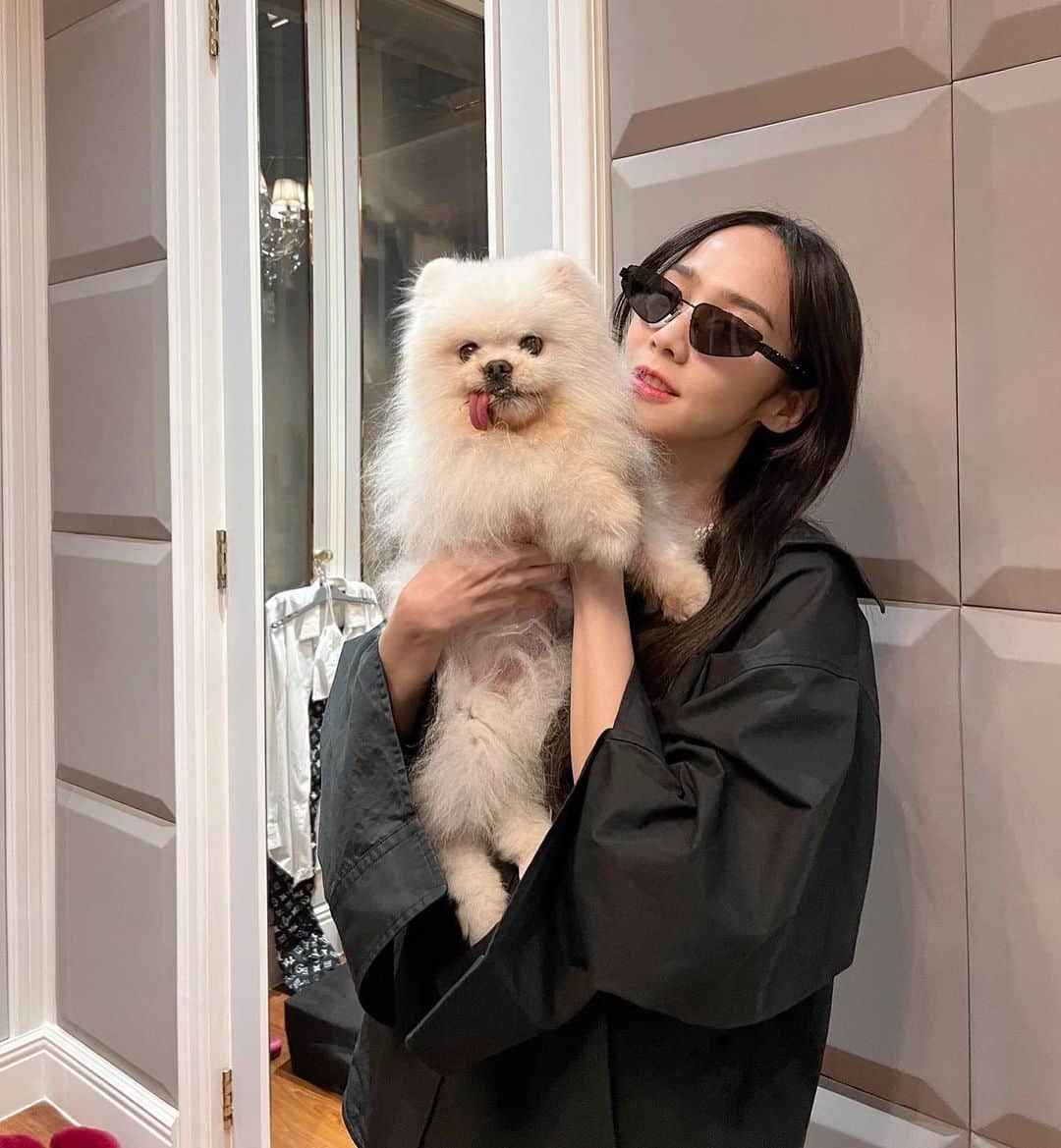 アム・パチャラパーのインスタグラム：「#BalenciagaEyewearTH @marvelgroup_th」