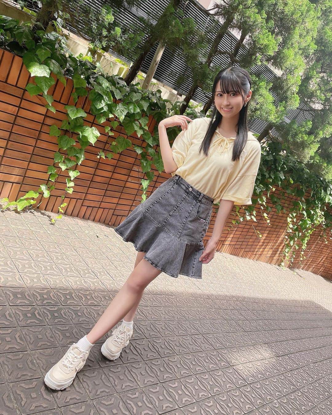 瀬戸ゆなさんのインスタグラム写真 - (瀬戸ゆなInstagram)「▫️   今日も天気良すぎた〜☀️ 皆さん熱中症に気をつけてくださいね🫧  セーラーカラー半袖Tシャツ 🕊‎tops L 対応サイズ 身長160cm  ゆなコメ💭 イエローカラーが夏らしくて今の季節にピッタリ✨  マーメイドフレアスカパン 🕊skirt L 対応サイズ 身長160cm  ゆなコメ💭 デニム生地がオシャレでどんなコーデにも合わせやすい☺️🫶   #夢アドシトロン  #lovetoxic  #ラブトキ公式アンバサダー  #cuugal  #アイドル  #全身コーデ  #マーメイドスカート  #セーラー  #瀬戸ゆな」7月10日 20時59分 - yuna64._