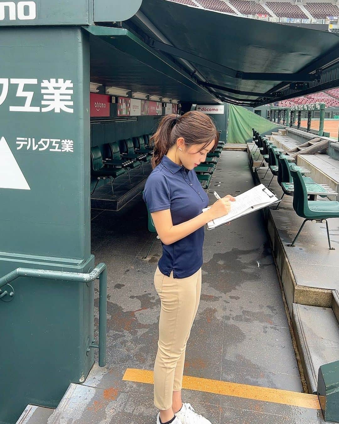 八幡美咲のインスタグラム：「開会式15分前。  第104回高校野球選手権大会  準備してもしきれないですね。 当日は、ラストミーティング取材で 負けてしまった国泰寺へ。  本当にたくさん書きたいことがありますが それは今後アナウンサーリレーコラムで 書きたいと思います☺️  国泰寺高校の野球部の 素敵な集合写真にも混ぜてもらったんですが、 高野連の規定で上げられないので思い出として 宝物にします(՞˶･֊･˶՞)  明日はバルコムBMW球場へ。  球児のみなさん、 悔いがないように頑張ってください⚾️💪🏻 ̖́-  #高校野球 #国泰寺 #高陽東」