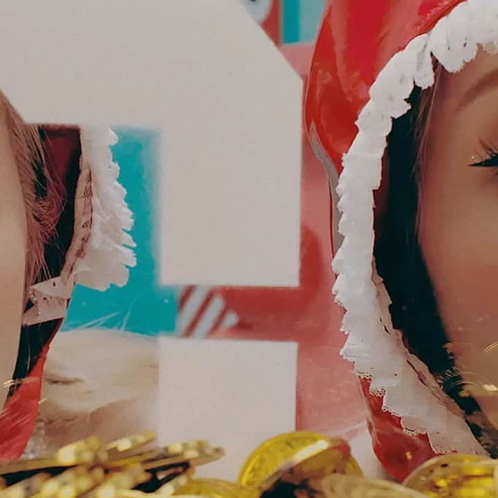 Apinkのインスタグラム：「[#초봄] CHOBOM 1st Single Album [Copycat] MV Teaser 2💖  ❣ https://youtu.be/-iHftfRBPRo  2022.07.12 6PM (KST)  #Apink #ChoBom #Copycat🐾 #카피캣🐈 #박초롱 #초롱 #ChoRong #윤보미 #보미 #BoMi #완벽한_콜라보_초봄의_카피캣」