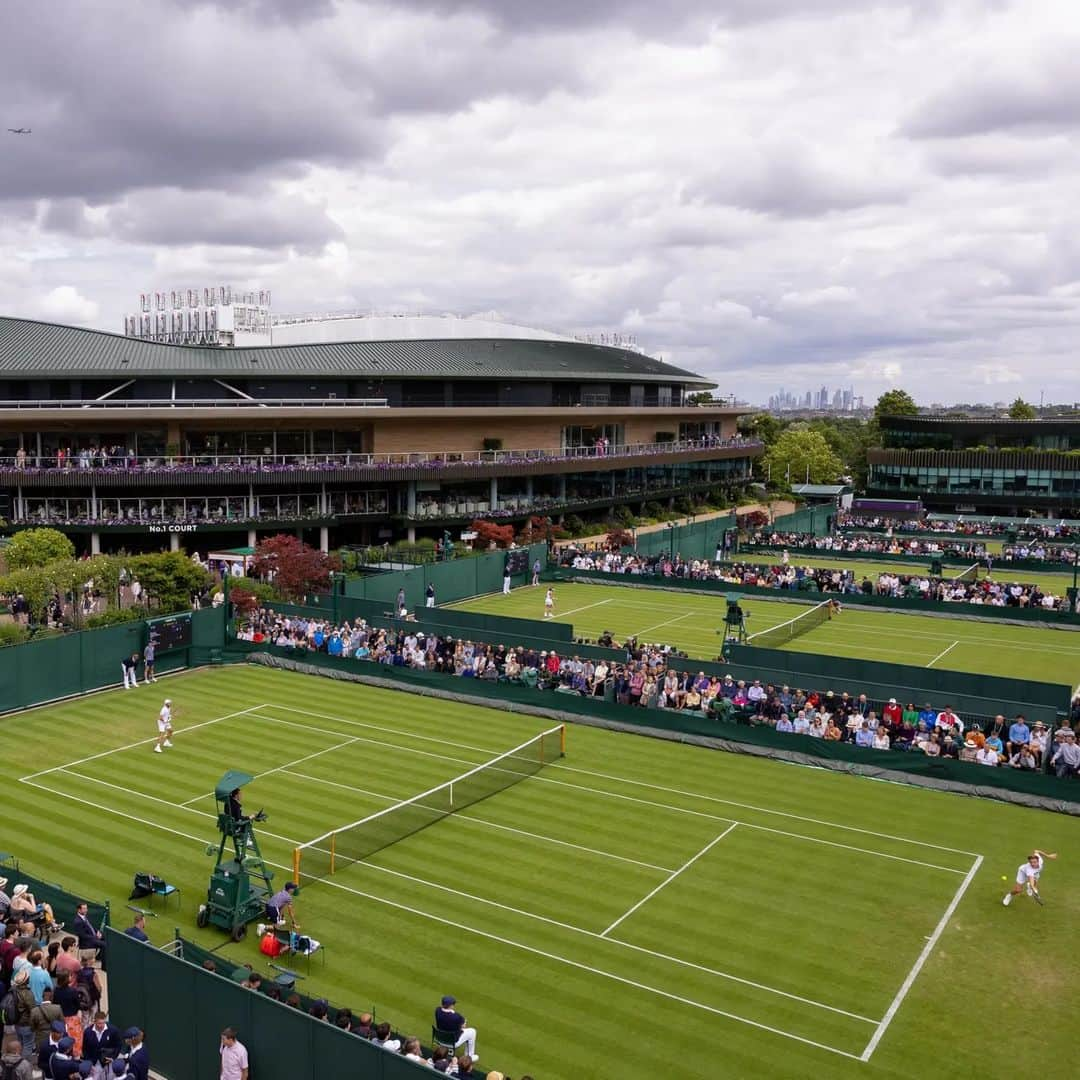 ラドゥ・アルボットのインスタグラム：「Final day of Wimbledon 2022」