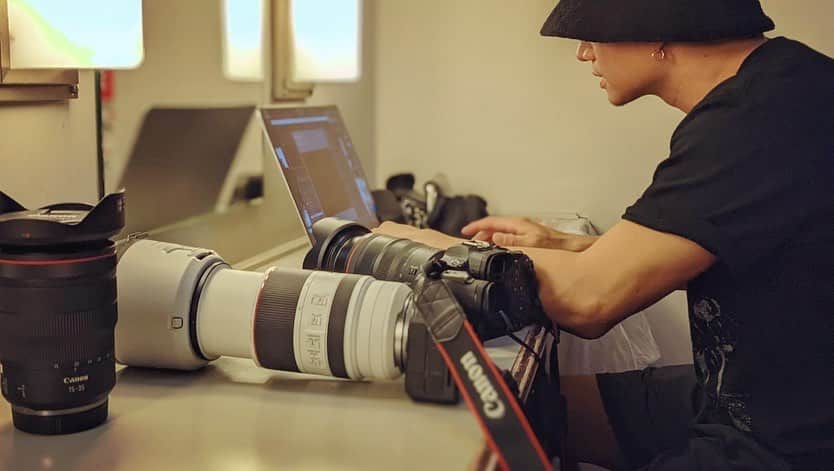 市原隼人のインスタグラム：「名古屋にて毎度汗だくになりながらの写真活動後、帰りに“刈谷ハイウェイオアシス”というPAに来たら…なんと、パーキングエリア内に観覧車が‼︎すごい‼︎ 時間が早かったら乗りたかったなぁ。 #名古屋 #写真家 #パーキングエリア #観覧車」