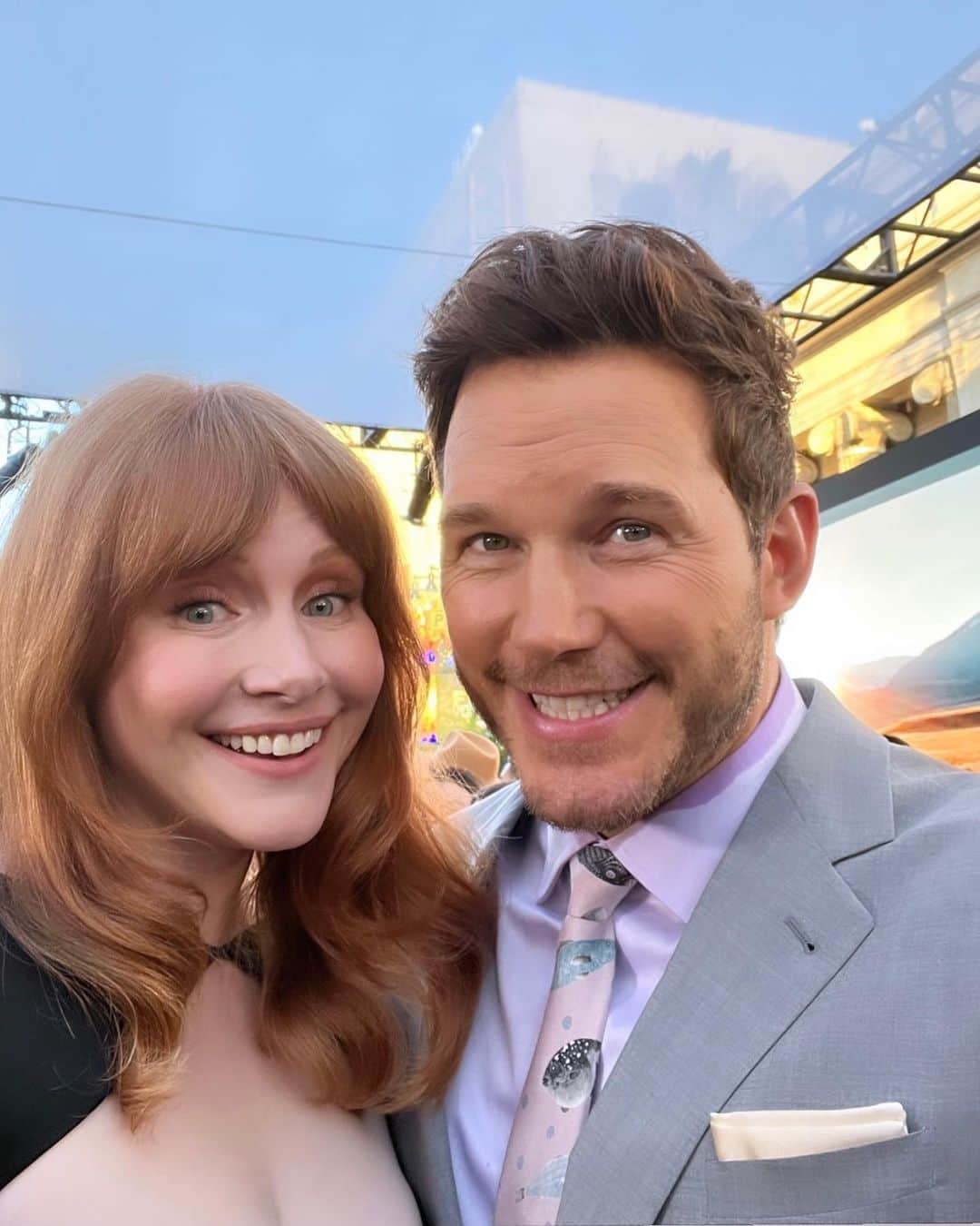 クリス・プラットのインスタグラム：「It’s been 1 month since #JurassicWorldDominion hit theaters and I can’t help but think about my partner through it all. You’ve been by my side through this crazy ride for over 8 years and I wouldn’t have it any other way. 8 extraordinary years. 3 fantastic films. It’s been such an honor sharing this journey with you. @brycedhoward」