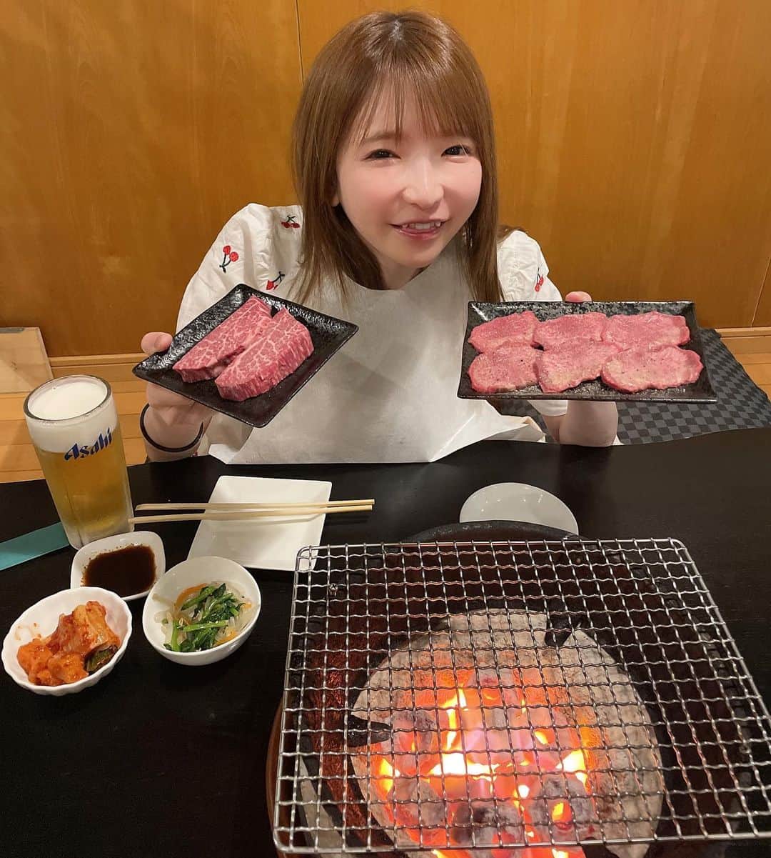 のインスタグラム：「いっしょに食べる？🍖  #焼肉#もえあず#大食い#大食い彼女#焼肉デート#肉食女子 #大食いアイドル #ビール女子」