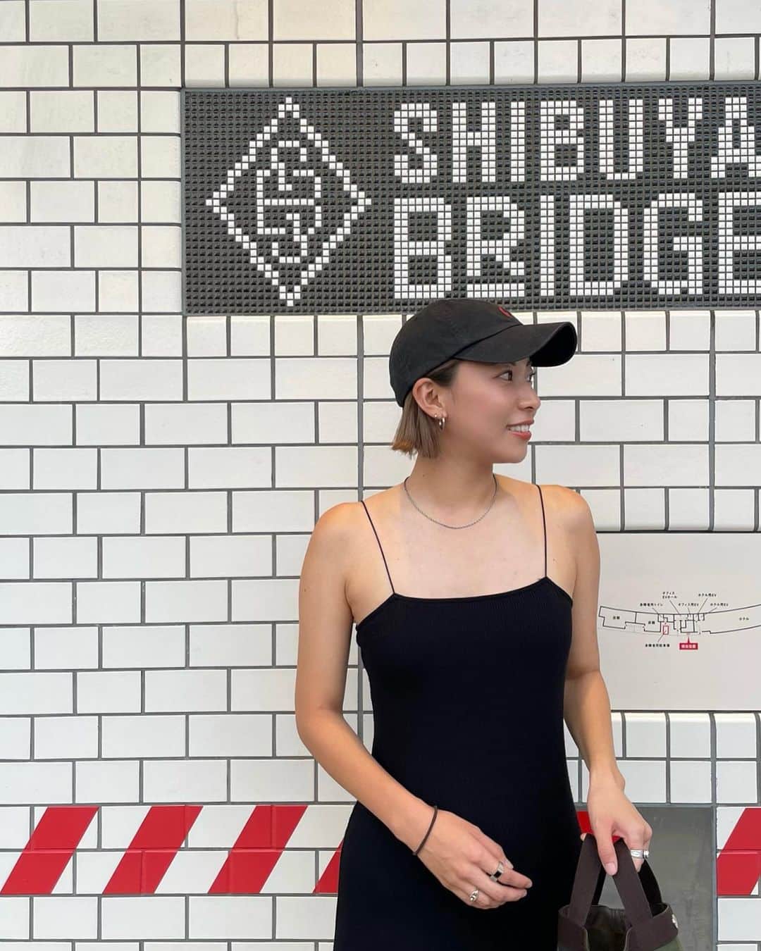平野杏梨のインスタグラム：「最近のわたしです👻💛  (私の髪の毛切られてる時の顔小5すぎ)」
