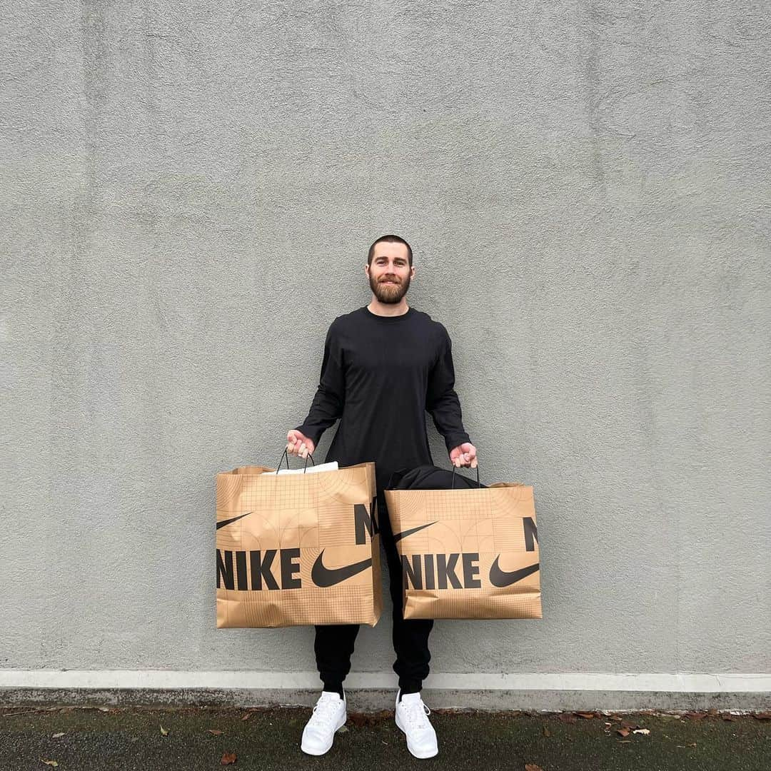 ジョシュア・ブリランテのインスタグラム：「Thanks for the fresh gear! @nike @dameveretts」