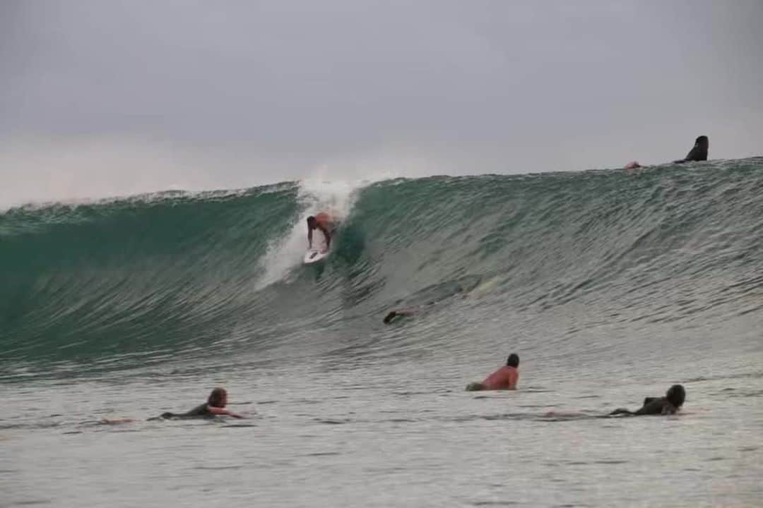 ブリクストンのインスタグラム：「Ambassador @texmitchell1 vs. "shoulder-hopper falls on barreled Tex's head, breaks his board In half, then forks over pyzel ghost and $350 as penance". - Read more on Stabmag.com」