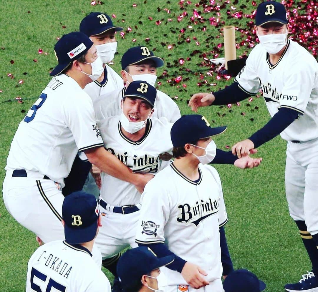 後藤駿太のインスタグラム：「オリックスバファローズで12年間 本当にありがとうございました！  中日ドラゴンズに行っても 変わらず宜しくお願い致します。  みんな大好きや！！  #後藤駿太  #orixbuffaloes  #オリックス #中日ドラゴンズ #ありがとう #感謝」