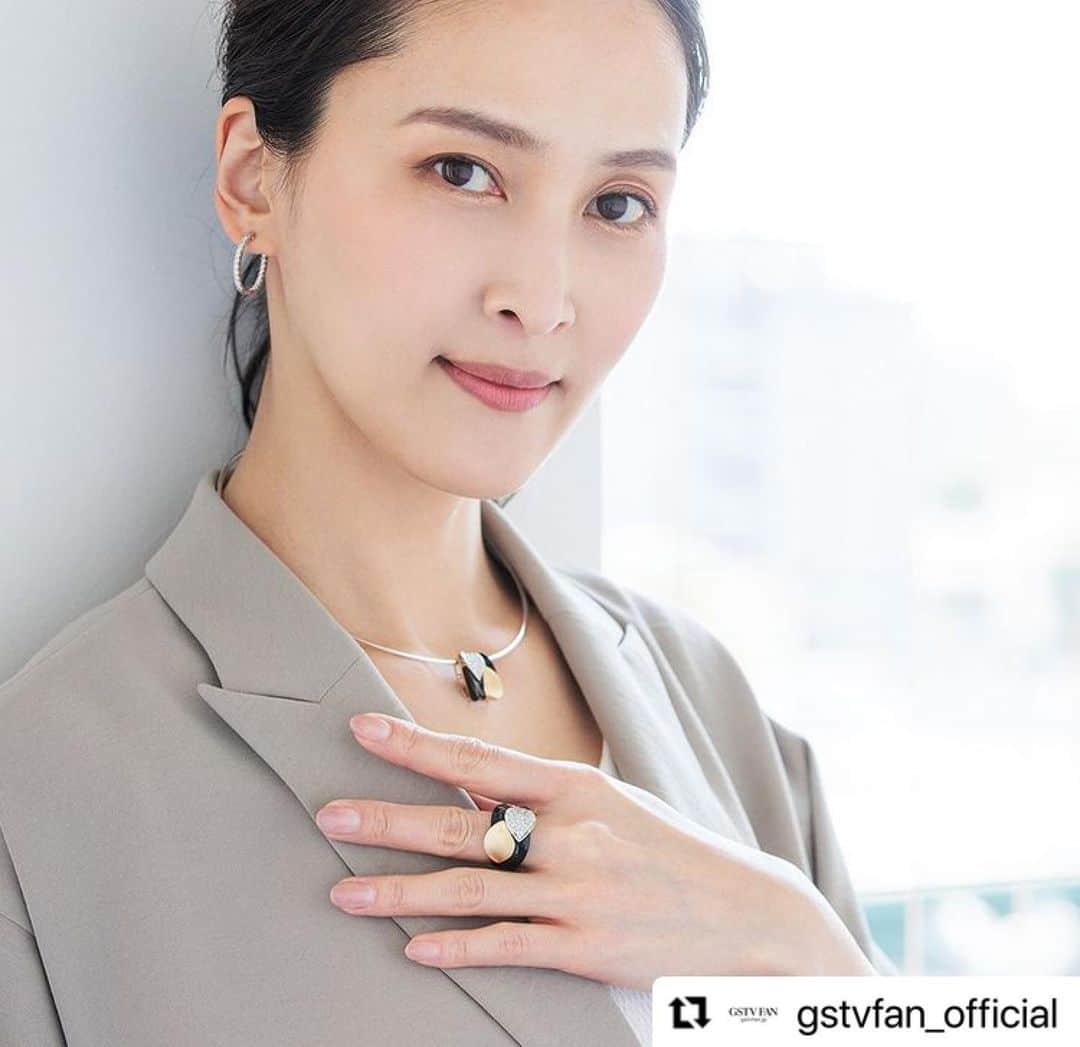 大津リサのインスタグラム：「GSTV FAN公式アカウント ( @gstvfan_official )よりリポストさせて頂きます🌻  番組ガイド誌｢GSTV FAN｣7月号掲載 MARI collection✨ 特集ページは公式アカウントのプロフィールURLからご覧頂けますので是非❣️ #gstv #jewelry」