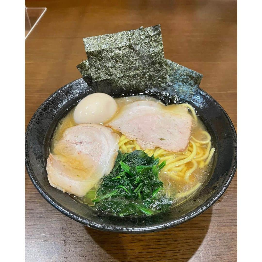 白洲迅さんのインスタグラム写真 - (白洲迅Instagram)「7月11日はラーメンの日。 7がレンゲで11が箸。だそう。 ラーメン様🍜 いつもありがとうございます🍜 #ラーメンの日 #麺スタグラム」7月11日 21時58分 - jin_shirasu_official