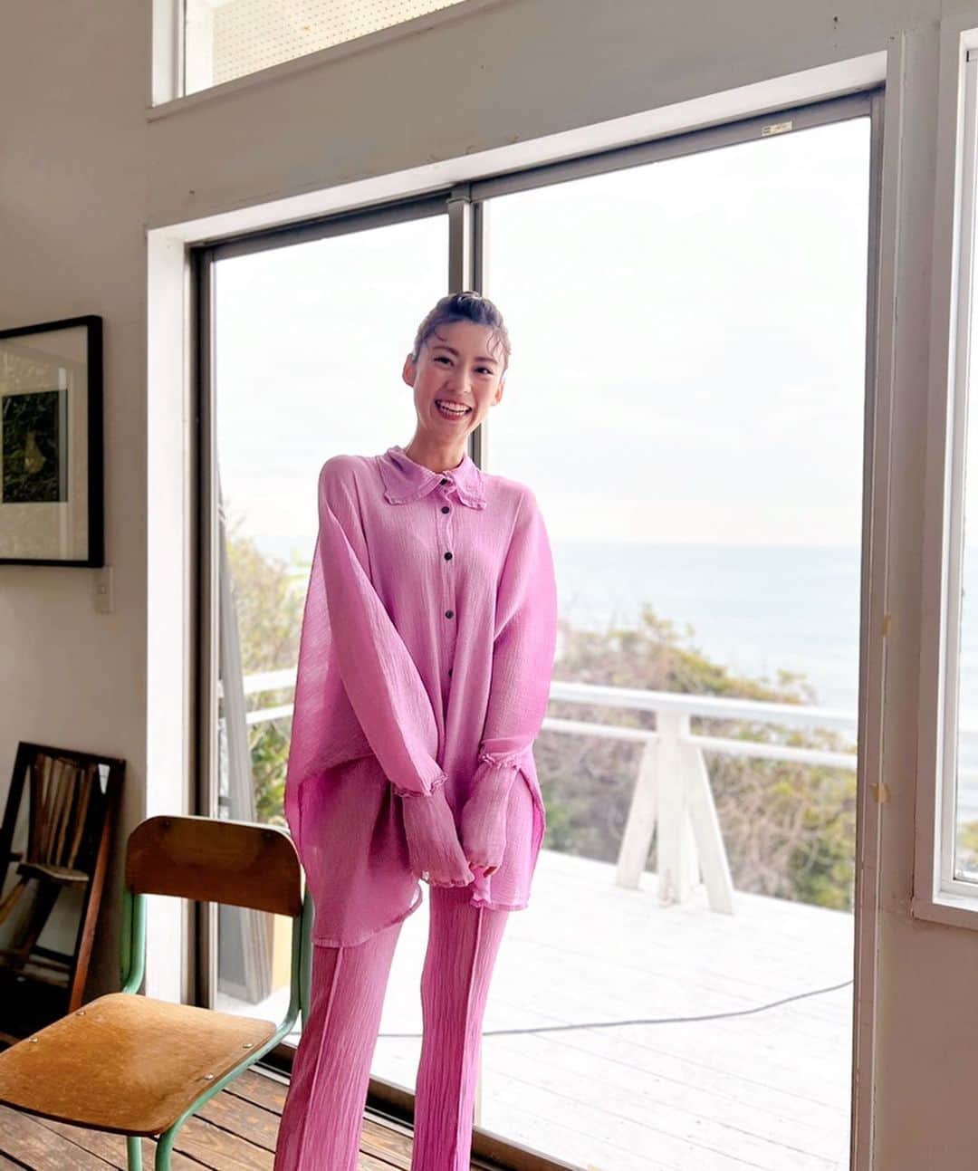 のインスタグラム：「旅するためのイタリア語 衣装はこちらです❤️ タグ付けしています🥰  styling @aokiya_tokyo  hair&makeup @yukofujiwaramua」