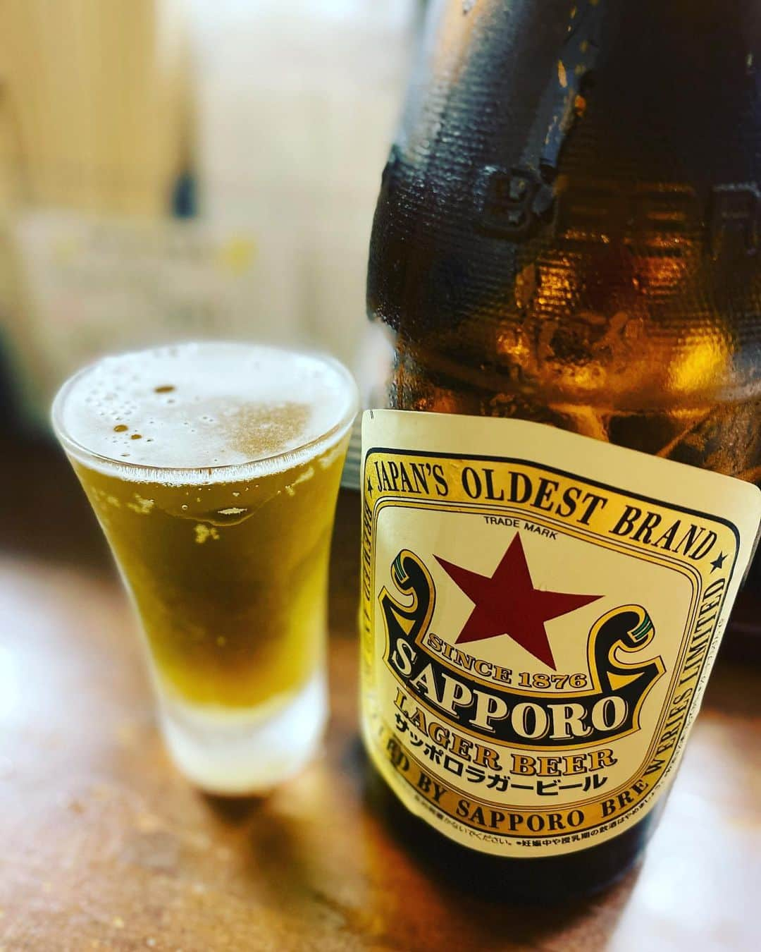 松田洋昌のインスタグラム：「きゃー！仕事終わりでこの時間にキンキンに冷えたビール最高かよ🍺 #ビール #京都 #stand misaki #立ち飲み」