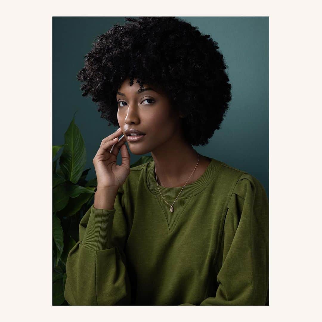 Dylon Yorkさんのインスタグラム写真 - (Dylon YorkInstagram)「Very proud of this ​​@monyajewelry brand photography by, you guessed it: @poolboy_studio  ​​ ​​-- ​​Agency: whominc.com &  @wearetroup ​​Talent: @modernmusemodels  @diovesa ​​Hair & Mu: @shelbynicolegeorge ​​Retouch: @johannasilva__ ​​- ​​#branding #photography #brandphotography #portraits #beauty #jewlery #productphotography #lifestyle #lifestylephotography #theportraitpr0ject #postmoreportraits #peopleinframe #FeaturePalette #portrait_society」7月11日 23時15分 - dylon