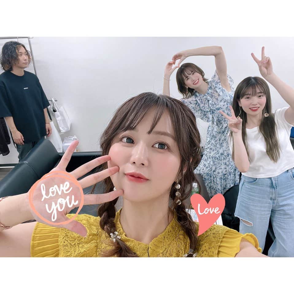 のインスタグラム：「🤍💛🤍💛 2022/07/10 井口裕香バースデーイベント2022 〜ゆかちンち〜  ゲストの瀬戸麻沙美ちゃん ↪︎ @seto_asami  キーボードの、さっしーさん ↪︎ @fumiyasashida  ギターの、のだちゃん ↪︎ @noda_emi  ㊗️バースデーコメントをくれた ・PA-NONさん ・阿澄佳奈ちゃん ・高垣彩陽ちゃん ・渡辺翔さん ・菱川花菜ちゃん ・日笠陽子ちゃん  このイベントを企画してくれたかぶとさん。 （このイベントはもはや、かぶフェス！） 当日まで支えてくださったスタッフの皆さま。 そしてなにより、会場と配信で ゆかちンちに遊びに来てくれたみんな！♡  本当に本当に本当〜〜〜に ありがとうございました♡♡♡  新曲お披露目も❣️ 最高にしあわせでした。 たのしかったねぇ☺️  そしてこの日から ゆかちンちオフィシャルアプリ できました！ねんがんのっっ！ アプリストア #ゆかちンち で検索してね🔍  いつでもあそびにきてね〜☺🏡️🔐💛  🤍昼 dress #seanewyork sandal #prada  💛夜 dress #vanityme sandal #GIRL  💋 hair and make #舩戸美咲 さん @funatomisaki_hair_make」