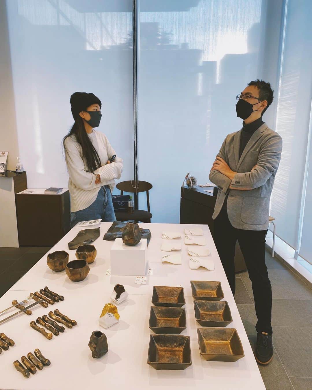 RUBYのインスタグラム：「A R T  @hirotake_imanishi  今西泰赳さんの個展に行かせて頂いた時の☝🏼  細胞をアートにしてしまう表向きの印象からは 想像も出来ない作品を作り出す今西泰赳さん🦠‼️  こちらの個展では一輪挿しとしても使える アートを購入したけど勿体無くて使いたくないような😂🤦🏽‍♀️  実際に触れると質感まで面白いよ🤯  #細胞工芸 #細胞アート #今西泰赳」