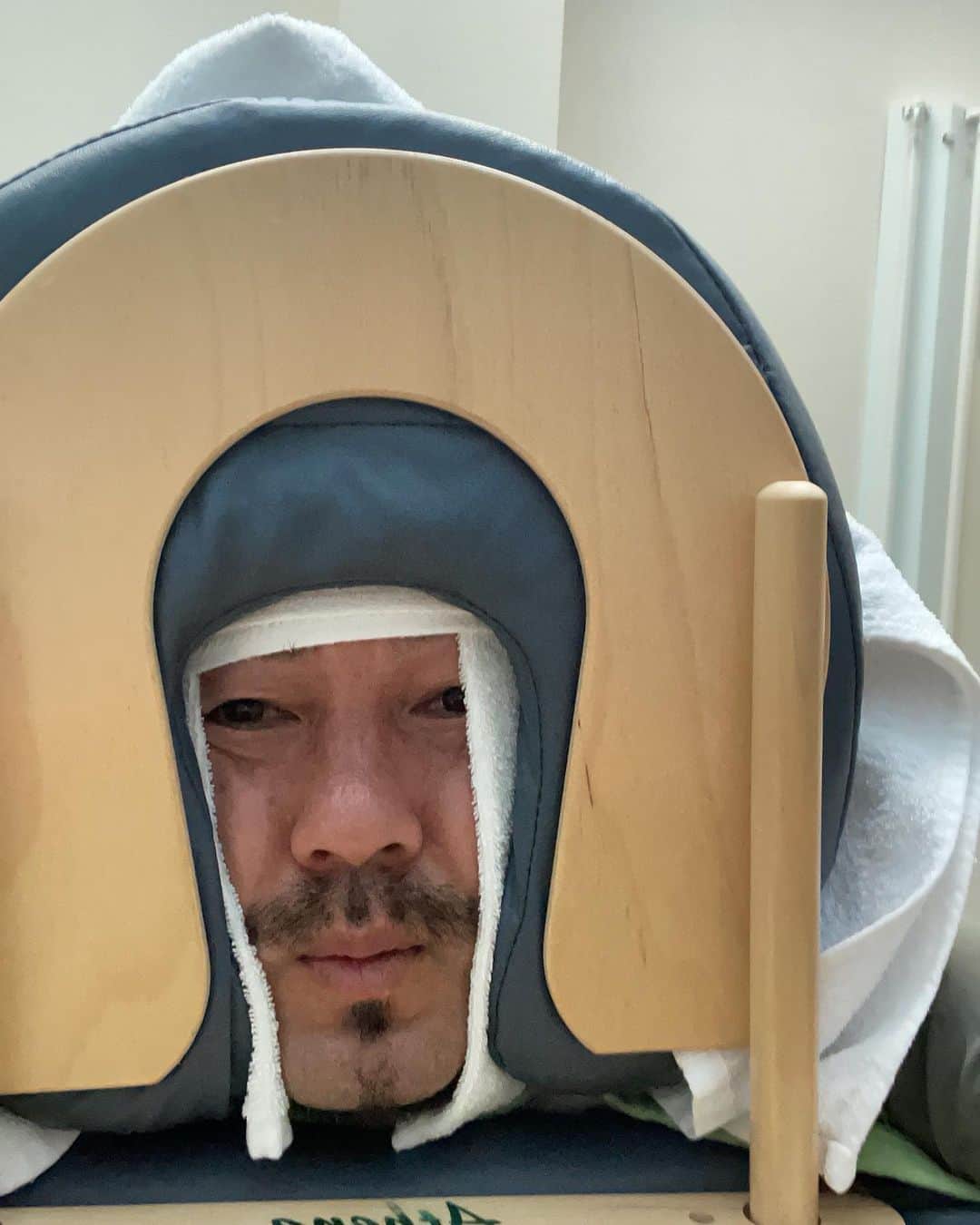 松井大輔のインスタグラム：「しっかり回復。筋トレからのマッサージ  #training #massage  #fitness  #マッサージ #筋トレ #練習より #ケアのが長くなる」