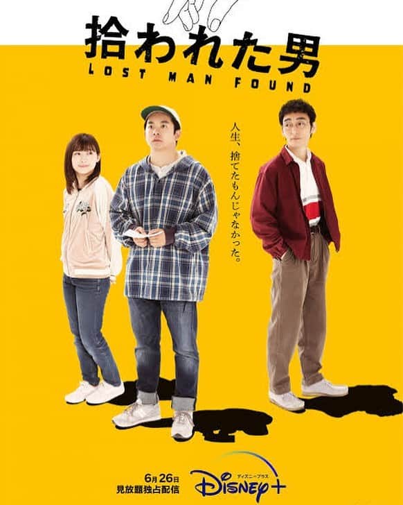 片山瞳のインスタグラム：「TVドラマ「拾われた男」 第一話、第二話にモデルウォーク講師役でチラリと出演しています。 とても面白く心温まるヒューマンコメディ。 ぜひご覧ください。  I joined the TV series “Lost Man Found” at Disney+ Thank you for having me.  Please enjoy this lovely human comedy.   偶然拾ったのは、人生を変える航空券だったー 仲野太賀ｘ草彅剛ｘ伊藤沙莉ら、実力派キャストと『あまちゃん』の監督・井上剛による、疲れた心に染みわたる最新ヒューマンドラマ。  個性派俳優・松尾諭の“すっごい実話！”に基づく、特別な才能はないが、強運と縁に恵まれた俳優志望の男が他人に “拾われ”続けることで、夢も恋もつかむサクセス・ストーリー！  Disney+  @disneyplus  NHK BSプレミアム  にて放送中です。  #拾われた男」