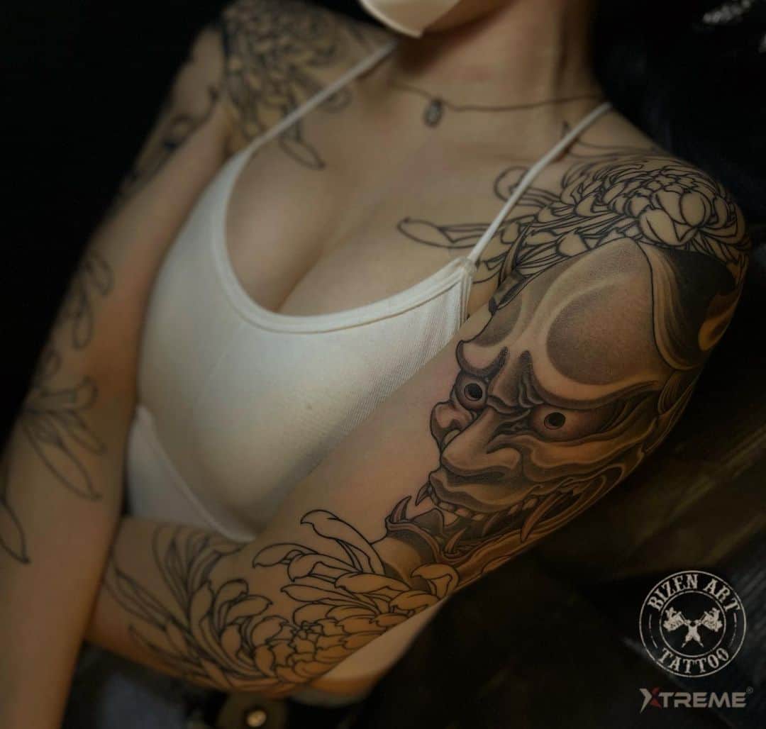 彫師美漸のインスタグラム：「般若/菊 ・ #刺青 #美漸般若 #般若 #彫師 #美漸 #彫師美漸 #表参道 #原宿 #原宿タトゥー #タトゥー #東京タトゥー #Bizenarttattoostudio #tokyo #tattoo #art #fashion #bizenart #bizen #문신 #刺青 #彫師 #美漸 #彫師美漸 #表参道 #原宿 #原宿タトゥー #タトゥー #東京タトゥー #Bizenarttattoostudio #tokyo #tattoo #art #fashion #bizenart #bizen #문신」