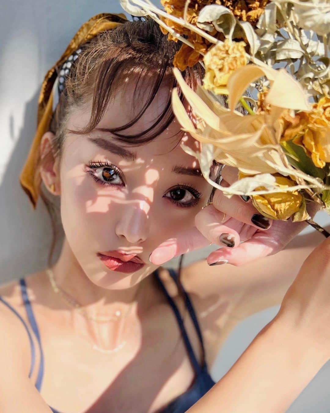 のインスタグラム：「⁡ ⁡ ⁡ ⁡ 最近の美容情報📝💛 ⁡ ⁡ ⁡ ︎＿＿＿＿︎＿＿＿＿︎＿＿＿＿︎＿ ⁡ 花粉が終わって 引っ張り過ぎて消えていた 睫毛が復活してきたので お久しぶりにマツパ (パリジェンヌ) @ris___222  ⁡ パッチパチ可愛い！嬉 写真はやってもらった当日 ⁡ ︎ ⁡ ⁡ ⁡ 最近のヘアカラーは 落ち着いたブラウン継続中 リケアトリートメントのおかげで 文句なしのサラサラヘア @hayato_imaoka  @rip.hair  いつも有難う！ 安定すぎてずっと通ってる✌️ ⁡ ︎＿＿＿＿︎＿＿＿＿︎＿＿＿＿︎＿ ⁡ ⁡ ⁡ one-piece @esutoreja  sandal @newbottega  ⁡ ⁡ ⁡ ⁡ ⁡ #睫毛#睫毛パーマ#マツパ#パリジェンヌ #haircolour#hairsalon#リケアトリートメント#今岡隼人 #ヘアサロン#美容院 #onepiece#ワンピース#esutoreja#summer#夏 ⁡」