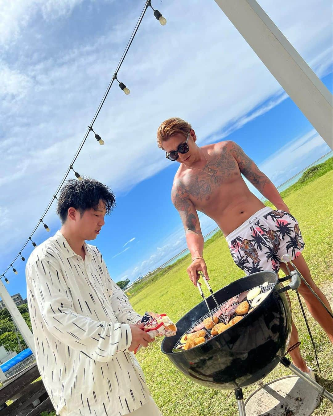 𝐂𝐇𝐈𝐊𝐀𝐑𝐀𝐏𝐚𝐫𝐭𝐲𝐊𝐢𝐧𝐠のインスタグラム：「, 沖縄で夏満喫🍖 ・ ・ ・ #沖縄旅行  #bbq🍖  #クルージング」