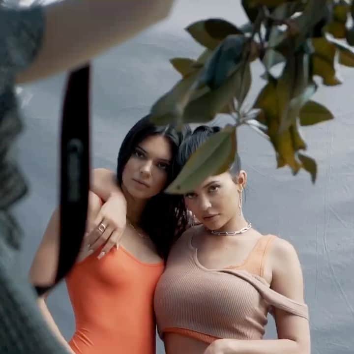 KENDALL + KYLIEのインスタグラム：「Summer mode activated ☀️ft. @salwaalmahmoud GCC’s most inspiring influencer. Shop the #Kendallandkylie beach collection now!!」