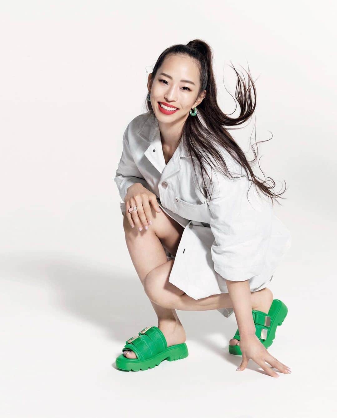 野口啓代のインスタグラム：「InRed 8月号 『ヘルシーに美しく生きる！』の企画でボッテガ・ヴェネタさんの衣装を着させて頂きました🤍💚  衣装もアクセサリーもメイクも可愛くて 雑誌の撮影はテンション上がります😍🫶🏻  レスリングの吉田沙保里さん、体操の田中理恵さんと一緒に載せさせて頂きとても光栄です✨  誌面では、アザーカットやインタビュー記事も掲載されているので是非ご覧ください📚💕  @inrededitor #inred #8月号 #発売中 ——————————————————————————— @au_official @raffinee_orientalbio @yushoku_inc @cowsoapcp @thenorthfacejp @lasportivajp @petzl_official  @newhale_japan @frictionlabs」