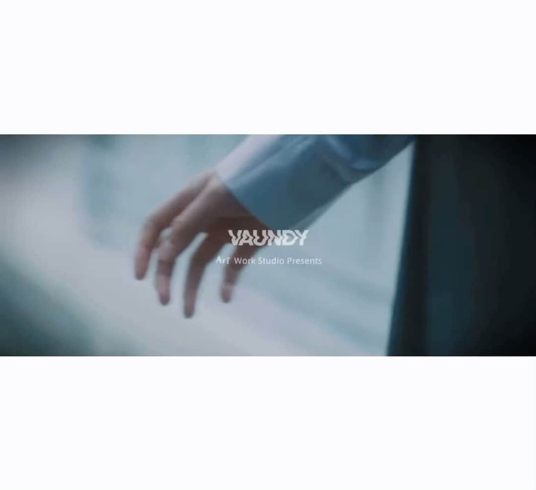 南琴奈のインスタグラム：「⁡Vaundyさんの『走馬灯』MV に出演させて頂きました。 とっても素敵な楽曲と美しい映像になっております。是非是非ご覧ください！」