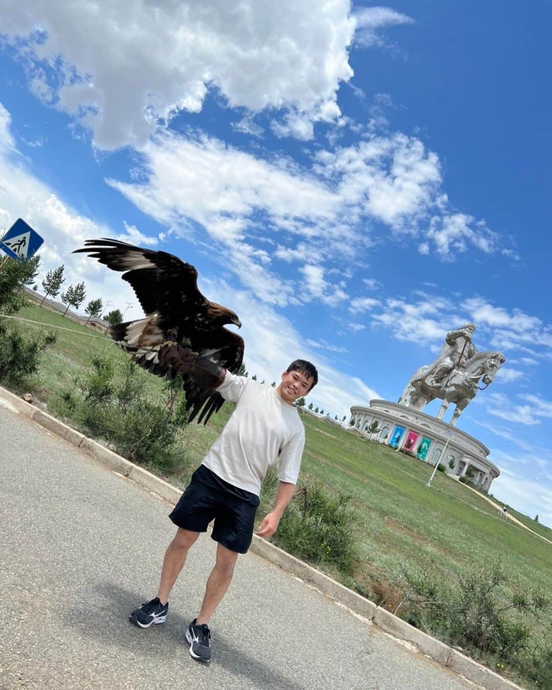 永山竜樹さんのインスタグラム写真 - (永山竜樹Instagram)「・  モンゴル合宿ではとても貴重な経験をさせて頂きました🦅🐫  #鷲#ラクダ#チンギスハーン」7月11日 20時46分 - ryuju60