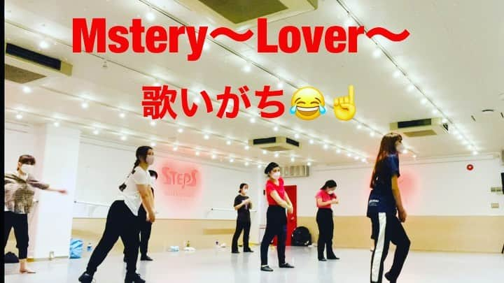 池田美千瑠のインスタグラム：「指導時、ボーカルの所で歌いがち😂☝️  #ジャズダンス  #musical #ダンサー #振付  #ミュージカル  #ミュージカル女優  #dance #ダンスクラス  #歌いがち  #ミュージカルダンス  #音程 #劇団四季オーディション #振付師  #コンテンポラリーダンス  #トレーニング #バレエ #役者 #jazzdance  #mysterylover  #舞台俳優 #身体作り  #テーマパークダンス #オーディション対策  #劇団四季  #ダンストレーニング #chill #チル  #池田美千瑠」