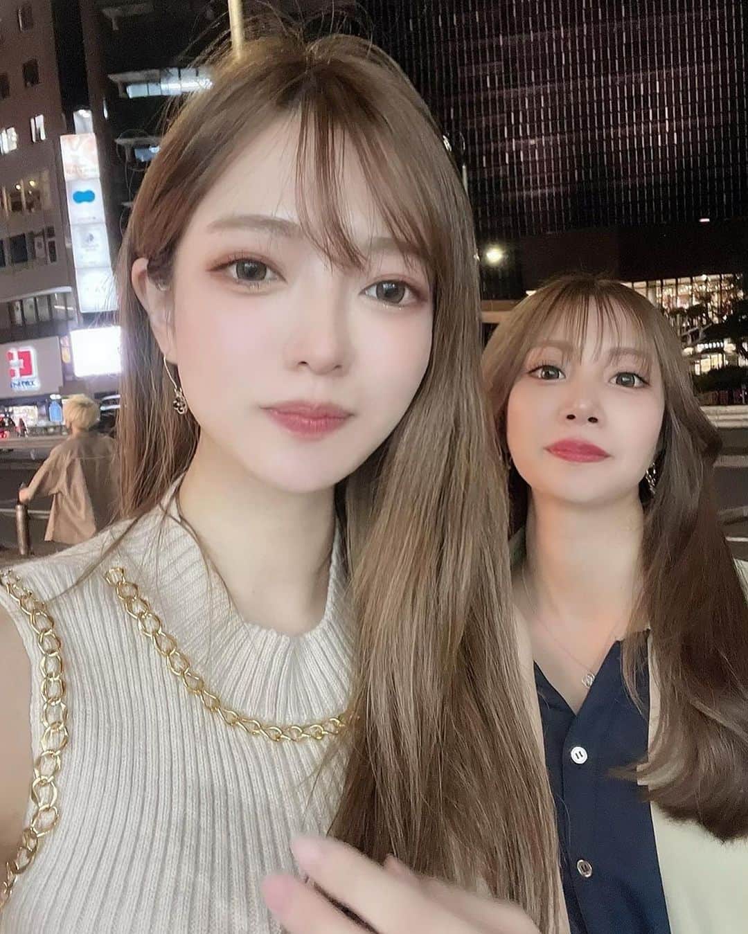 ひよこ先輩のインスタグラム：「大阪からやっちゃん来たよーー😍💕 一緒にタイ料理食べてきた🥰 話に夢中でご飯撮れてないww またゆっくりデートしよ👭❤️ . #大阪　#東京　#渋谷　#デート #晩御飯　#ディナー　#タイ料理」