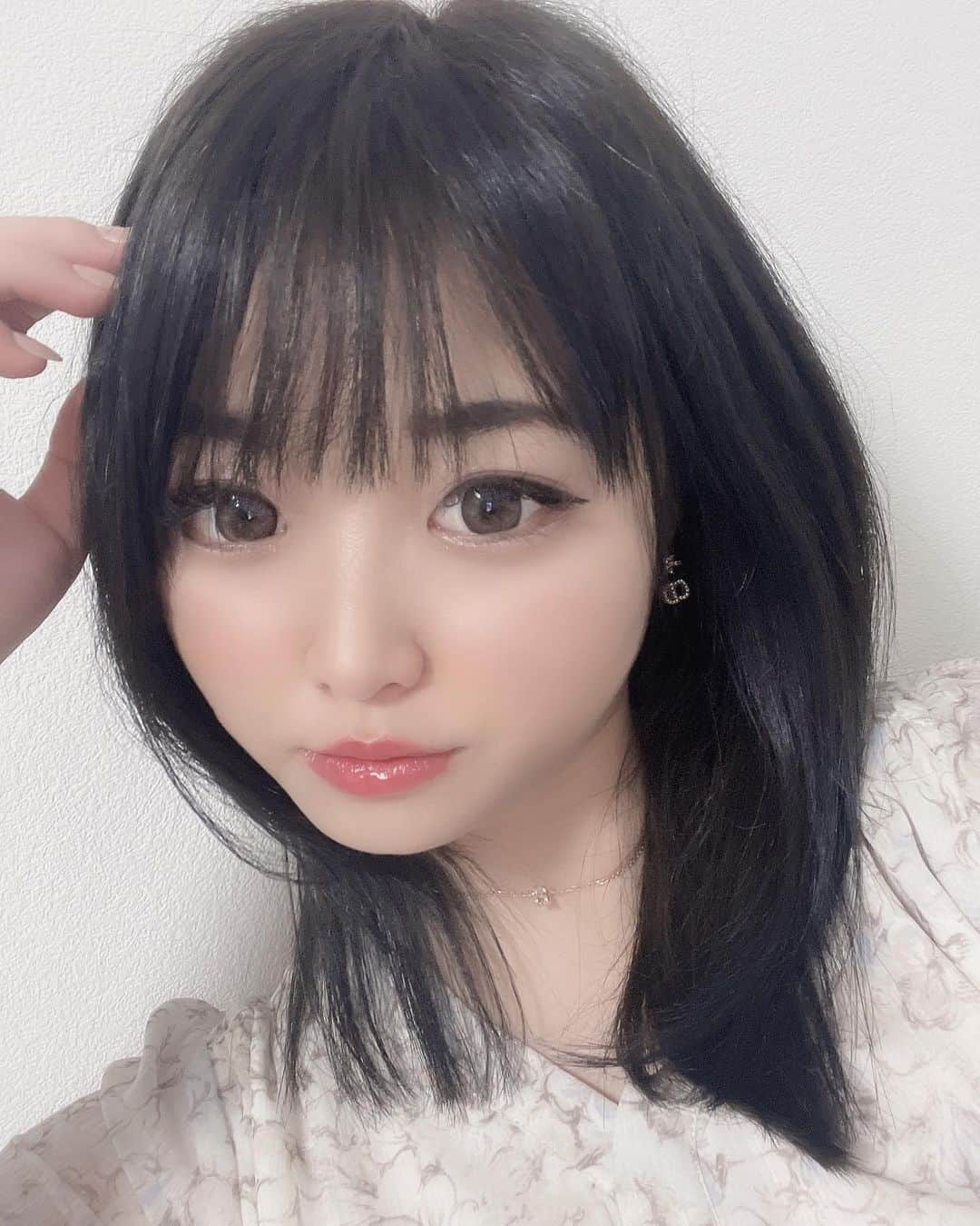 黒崎みかのインスタグラム：「6月27日で25歳になりましたぁ🎂🎂🎂 たくさんのプレゼントありがとうございます！！！！！  #黒崎みか#セクシー女優#カプセルエージェンシー#プレゼント#誕生日#生誕祭」