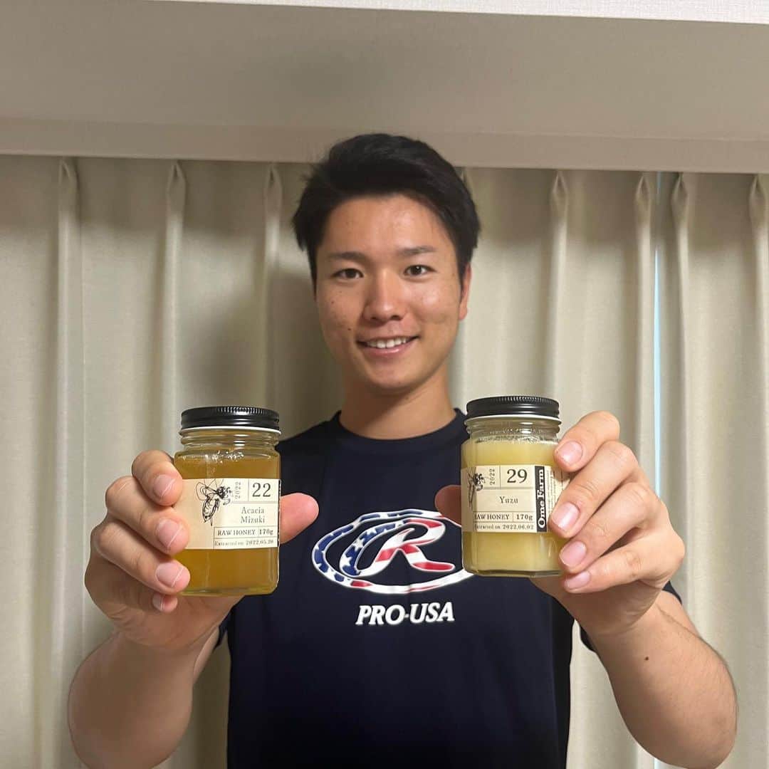 のインスタグラム：「高校の同級生からアスリート向けの蜂蜜頂きました！ めちゃくちゃ美味い🤩🍯🧸🐝  ありがとう！ @omefarm   #omefarm」