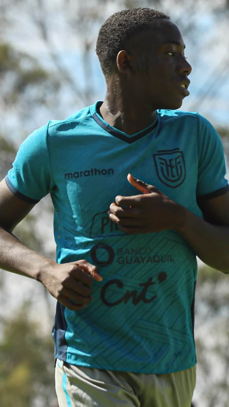 サッカー エクアドル代表チームのインスタグラム：「🔥 ¡Trabajando al máximo #LaTriSub20!  #JuntosPorElObjetivo🇪🇨」