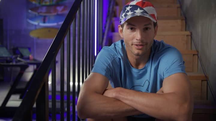 アシュトン・カッチャーのインスタグラム：「I’m running the 2022 TCS NYC Marathon. I’ve teamed up with @onepeloton and coach @becsgentry to get me race ready, with Peloton’s Marathon Training Program. I’m training to raise funds for @THORN, the non-profit I cofounded 10 years ago to build technology to defend children from sexual abuse.  Stay tuned. Show coming soon! Link in bio to donate!」