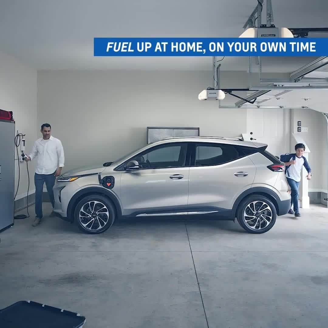 シボレーのインスタグラム：「Why do it tomorrow when you can do it now? Enjoy more ”me time” in the All-Electric 2022 #Chevy #BoltEUV.」