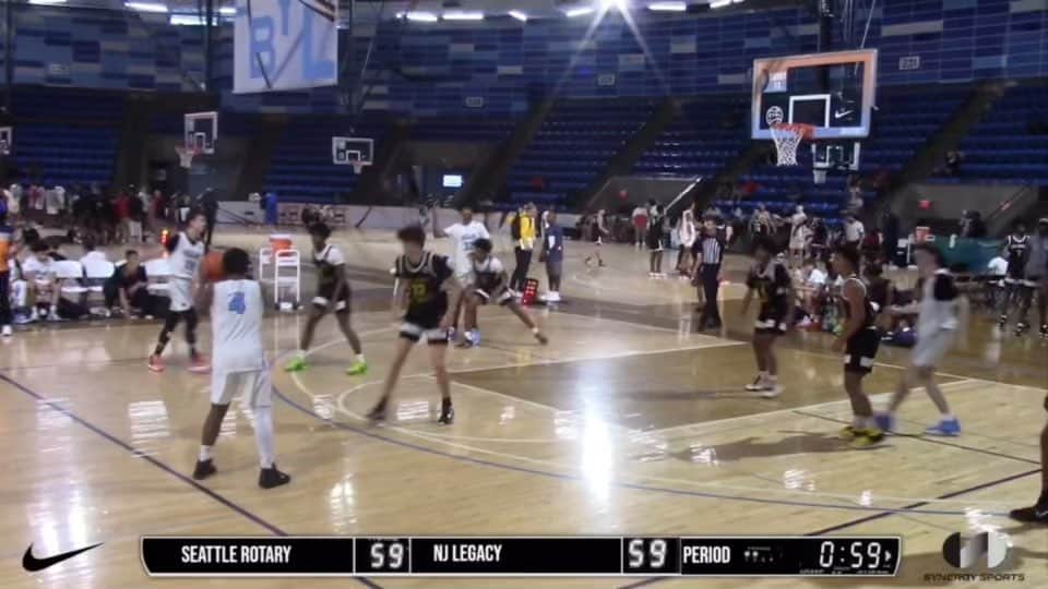 ネイト・ロビンソンのインスタグラム：「@ny2fast hoop’n in EYBL session 3 #purePG wit a burner #holdat」
