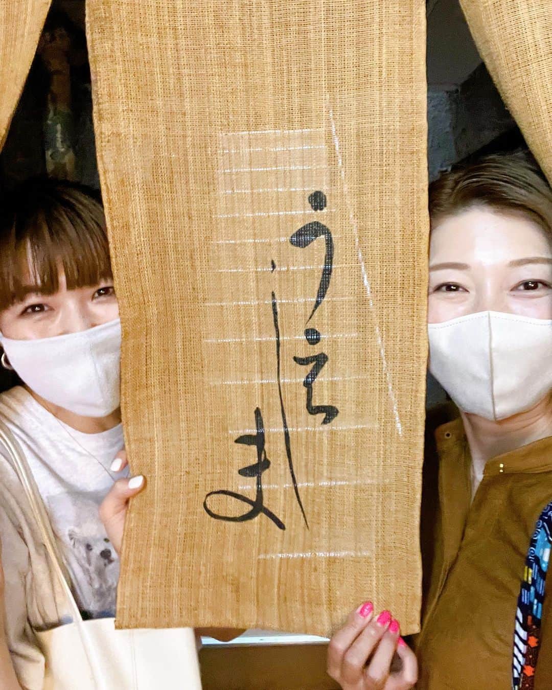 のインスタグラム：「・ 2年ちょっとぶりにやーっと行けたうえしま❤️ マスターが作る芸術的な串揚げを 久しぶりに堪能しました🤤💕 ・ 最後は名物「痛風丼」 前回どんぶりに行く前にお腹いっぱいになって、痛風丼に辿り着けなかった分更に美味しく感じました❤️ ・ お腹いっぱい夢いっぱい🦄 最高な夜でした🤤✨ ・ #大阪 #串揚げ #うえしま #痛風丼 #飯テロ」