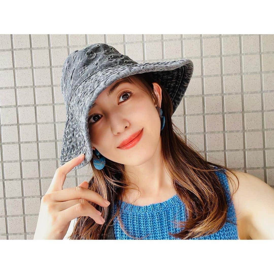 有村実樹さんのインスタグラム写真 - (有村実樹Instagram)「👒 15年くらい前のヴィトンの帽子、「可愛いバケハだねー！」と褒められました。 ⁡ ⁡ バケハ＝バケットハット ⁡ 今流行っているそう☺️ ⁡ ⁡ ⁡ ⁡ ⁡ ⁡ #beauty #makeup #美容 #美容好きな人と繋がりたい #メイク #コスメ #コスメ好きさんと繋がりたい #美容研究家 #植物療法士 #有村実樹 #バケハ #バケットハット #私服 #ヴィトン ⁡ ⁡」7月12日 15時42分 - arimura_miki