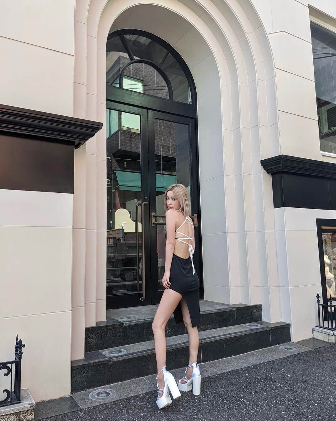 美咲あいりのインスタグラム：「_ 𝑆𝐻𝐸𝐼𝑁 𝐹𝑂𝑅 𝐴𝐿𝐿  ⁡ ⁡ ⁡ Coupon codo "misakiairi " ⁡ ⁡ ⁡ coordinate1 ▫️Contrast Binding Lace Up Backless Split Hem Dress 　　7432907 ▫️Criss Cross Strap Platform Chunky Heeled Ankle Strap Sandals 　　9825583 ⁡ ⁡ coordinate2 ▫️Wrap Cross Zip Back Crop Tank Top & Paperbag Waist Belted Shorts 　　10571186 ⁡ ⁡ coordinate3 ▫️Contrast Binding Backless Halter Top & Biker Shorts 　　10714704 ▫️Solid No Show Strapless Lingerie Set 　　6114327 ▫️Air Cushion Design Breathable Rocking Shoes 　　7775547 ⁡ ⁡ ⁡ 1～5999円まではSALE価格より15%OFF 6000円以上は20%OFF🤍 ⁡ @sheinofficial @shein_japan  #SHEIN #SHEINforall #OOTD」