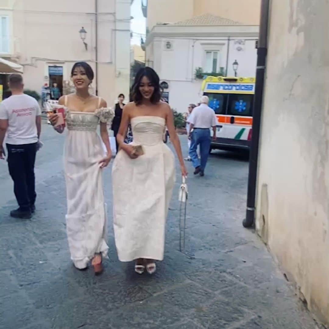 無添加まゆみさんのインスタグラム写真 - (無添加まゆみInstagram)「娘の2022ファーストルックに合わせて、今回イタリアで新調した2着の  Alta Moda Dresses  素晴らしい作品たちに出会うことが出来ました🥺👗  そしてこの日、パーティーゲストとして、なんとマライアキャリー様🎤降臨✨  @mariahcarey  @krisjenner  @ciara @dolcegabbana   #altamoda #hero  写真はプロのカメラマンに撮っていただいたものです👏」7月12日 20時16分 - mayumikawamura_