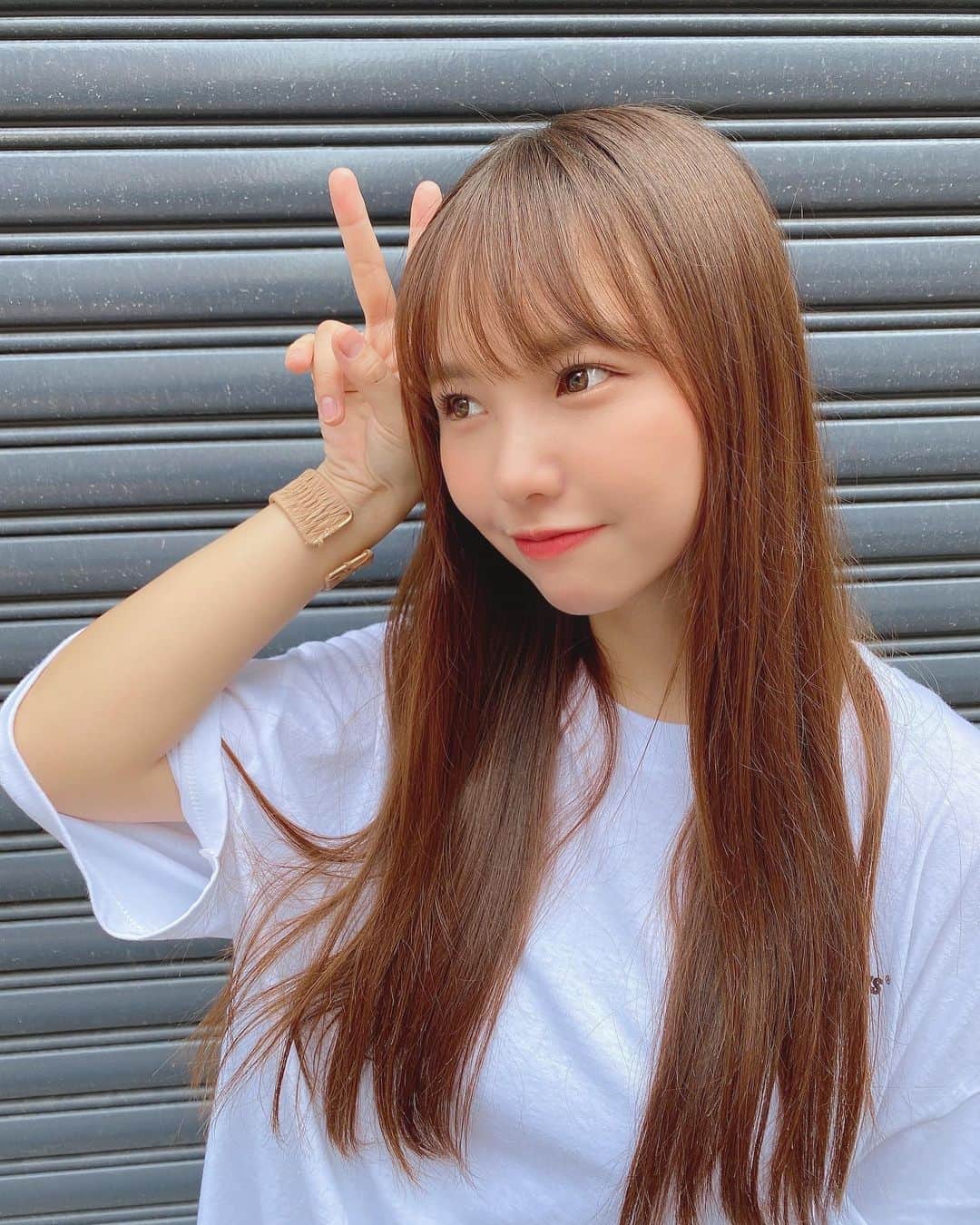 本郷柚巴のインスタグラム：「5枚目は鳩が飛んできた時の自分🐦  #fashion  #패션」