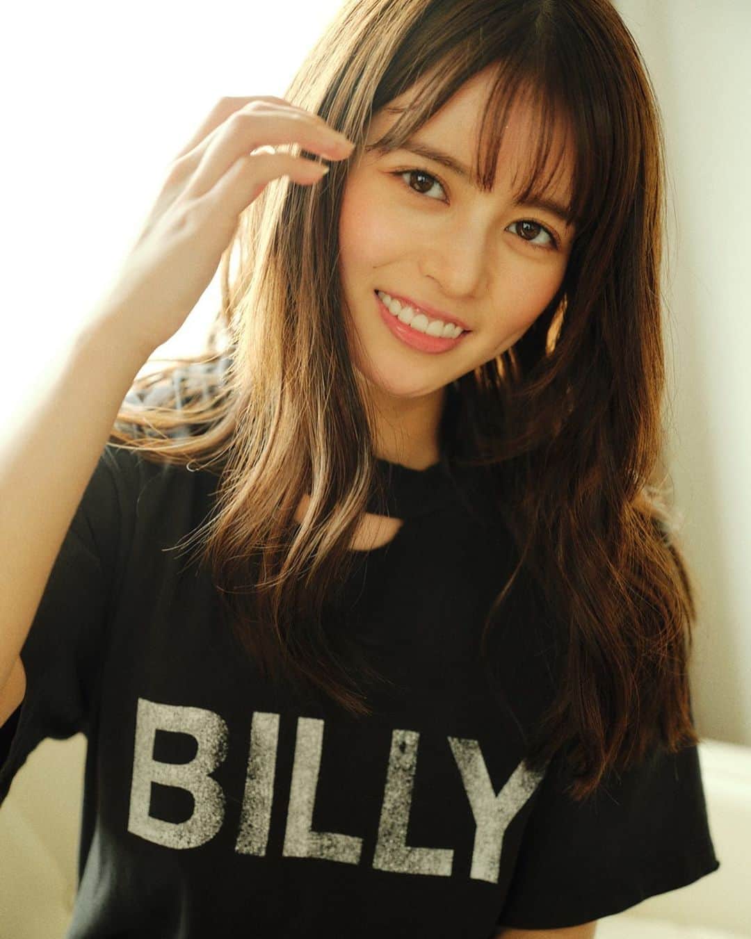 吉崎綾さんのインスタグラム写真 - (吉崎綾Instagram)「本当にこのTシャツ可愛すぎて 貰えた時の喜びったら  #billy #ootd #エクステ #ロングヘアアレンジ」7月12日 20時19分 - yoshizaki_aya
