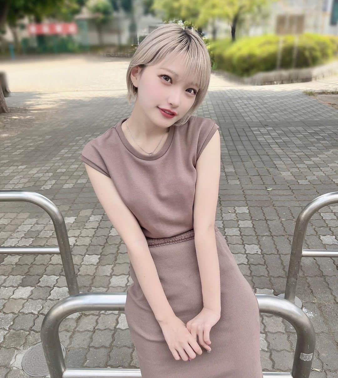 東條ゆりあさんのインスタグラム写真 - (東條ゆりあInstagram)「夏のお姉さん🎐꙳⋆  ファンの方にいただいたお洋服なんやけど背中も空いてるし袖もなくてめちゃ動きやすいし涼しい～沢山愛用させていただきます🎶🎶   7月はライブも少なそうやしオンライントークも時間ありそうな時にやるね みんなと話すの楽しい、」7月12日 20時25分 - yurichoco___